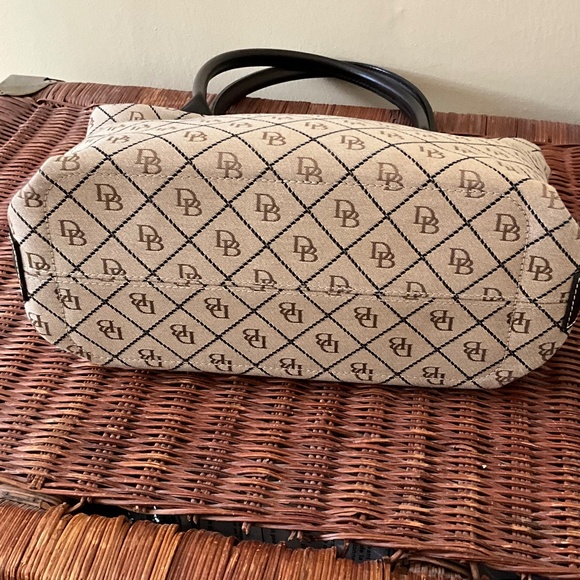 Dooney & Bourke beige handbag with brown leather trim - Picture 4 of 5